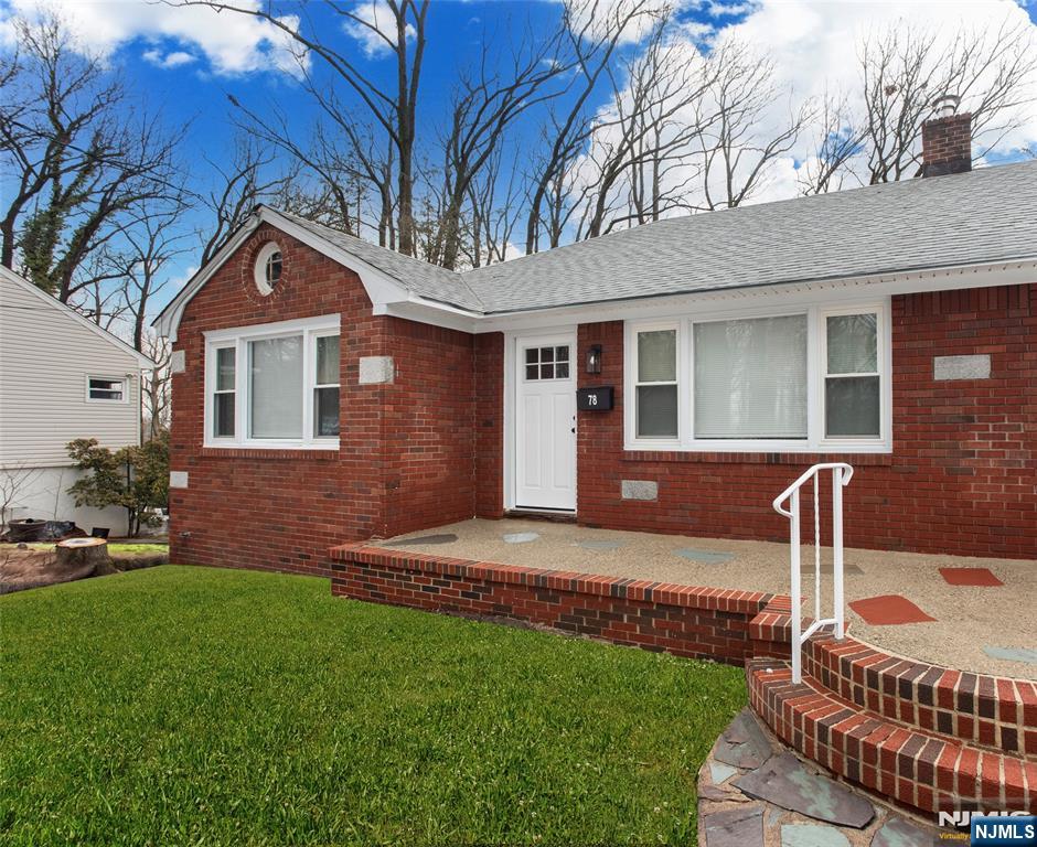 76 Farview Ave, Paramus, New Jersey - 3 Bedrooms  
2 Bathrooms  
5 Rooms - 