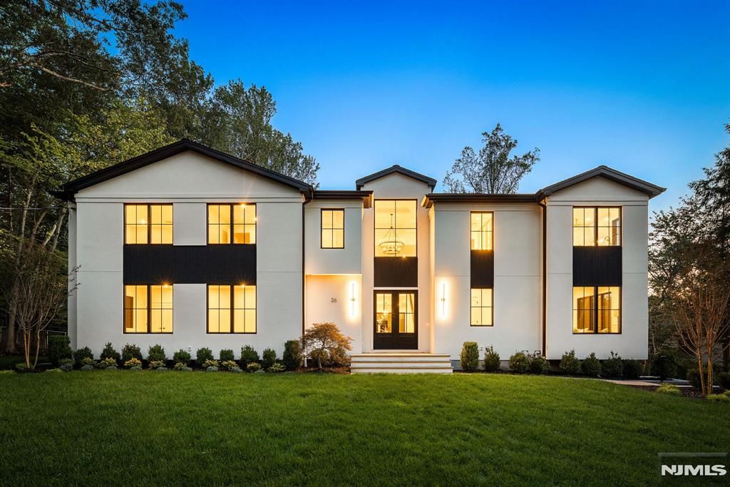 Photo of 36 Hampshire Hill Road, Upper Saddle River, NJ 07458 (MLS # 26008717)