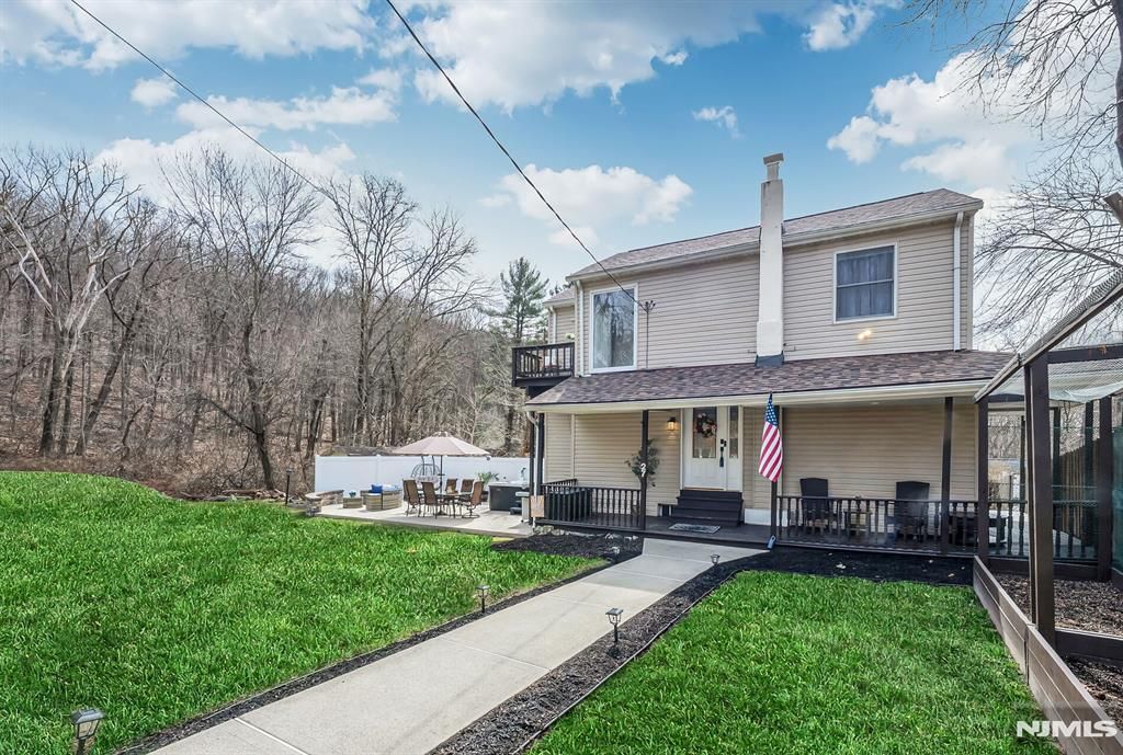 Photo of 27 Mountain Avenue, Wanaque, NJ 07465 (MLS # 26009226)