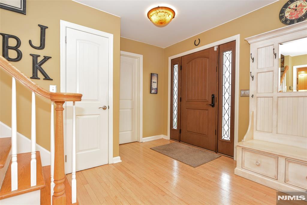 122 Colonial Road