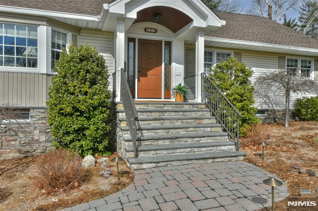 122 Colonial Road