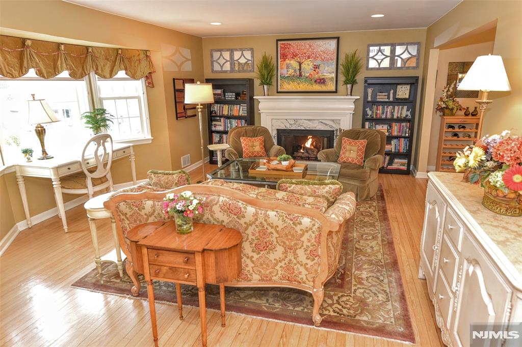 122 Colonial Road