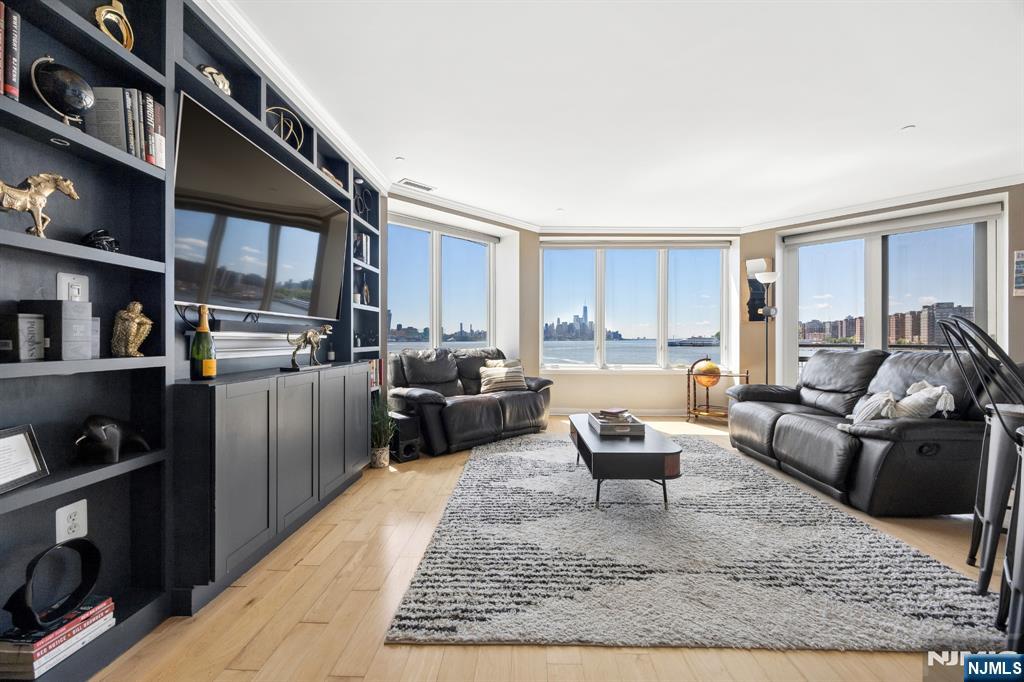 600 Harbor Boulevard 870