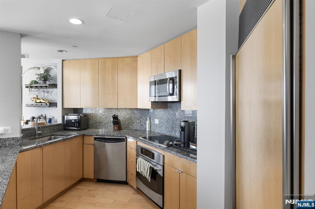 600 Harbor Boulevard 870
