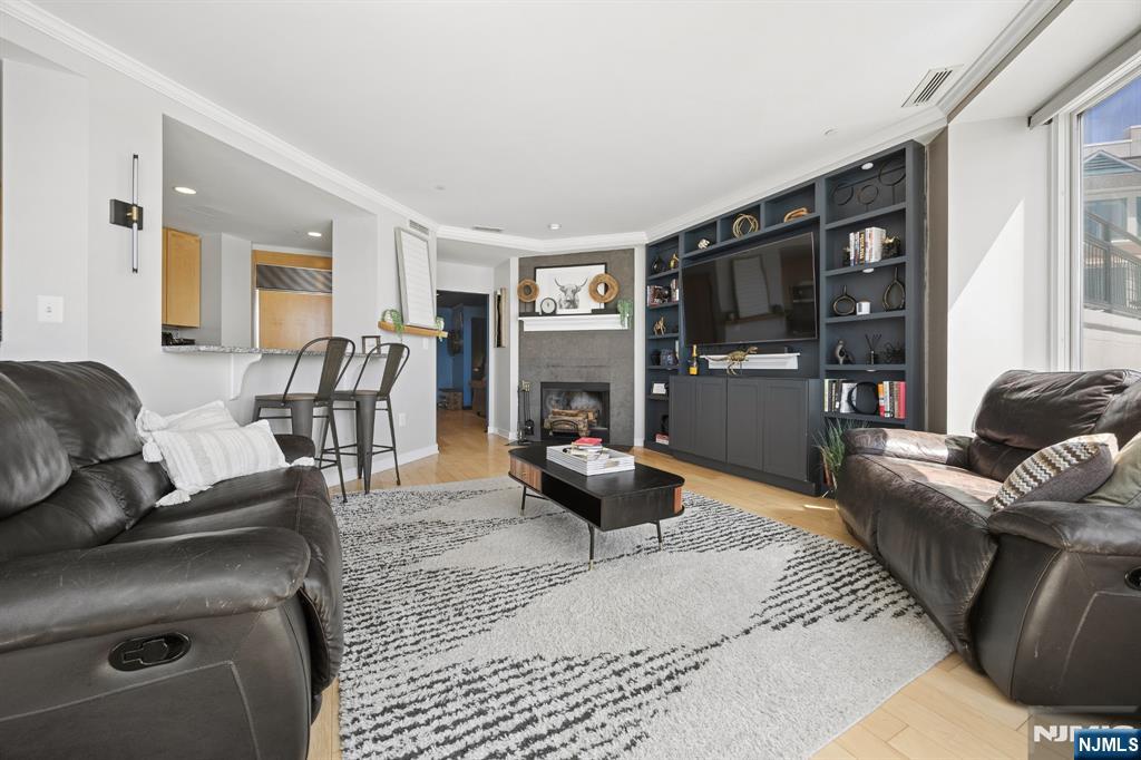 600 Harbor Boulevard 870