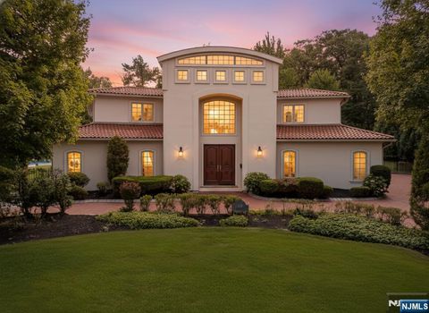 Photo of 46 Jean Drive, Englewood Cliffs, NJ 07632 (MLS # 25029736)