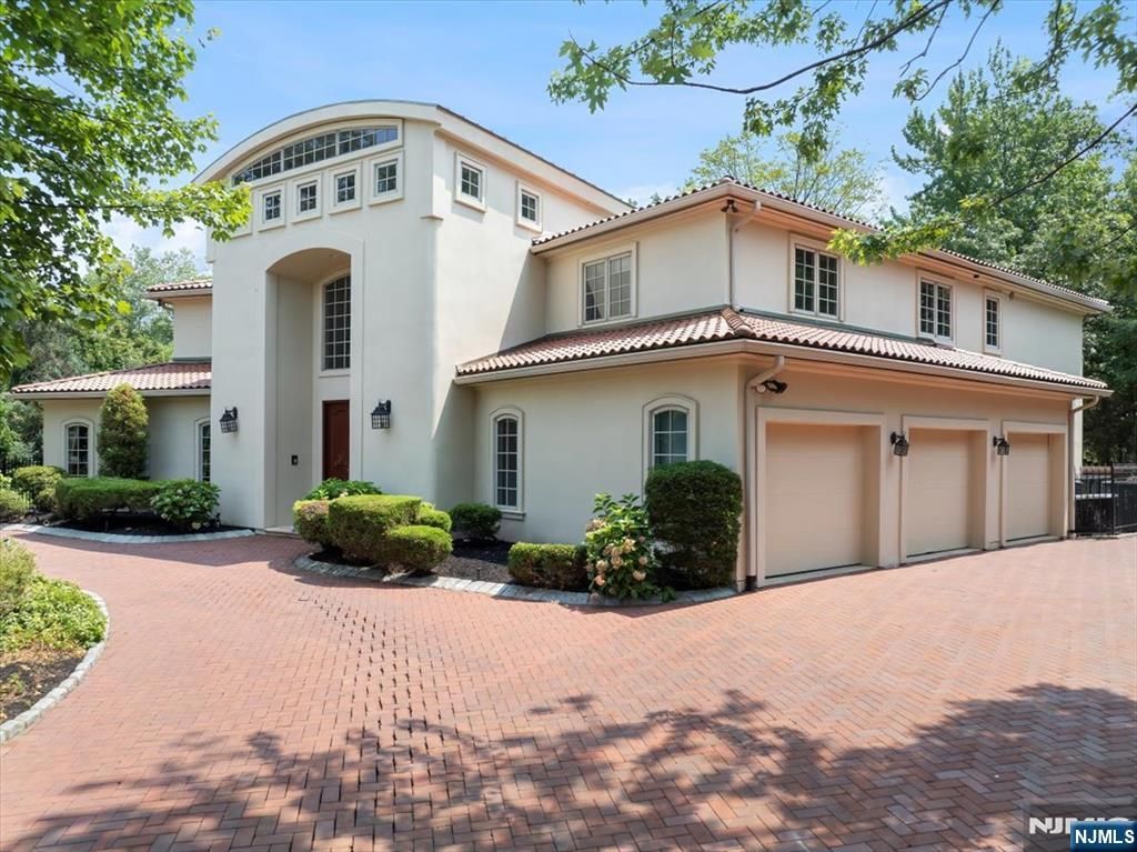 Photo of 46 Jean Drive, Englewood Cliffs, NJ 07632 (MLS # 25029736)