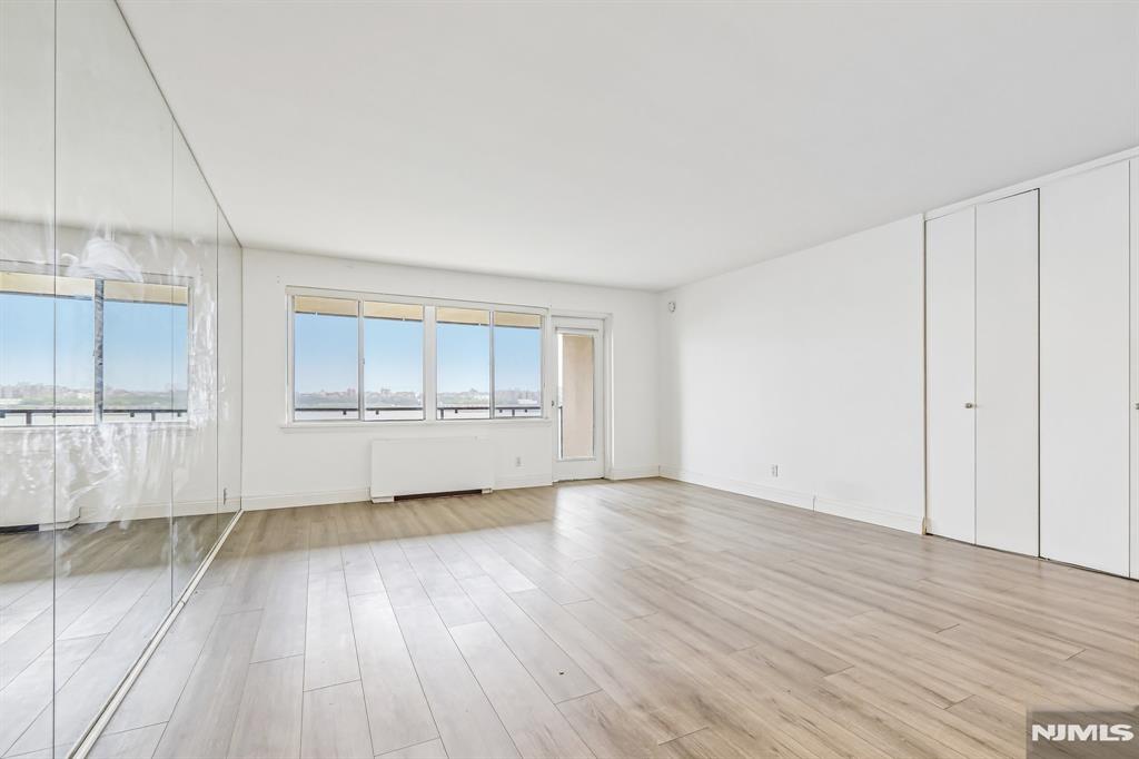 1203 River Road 9G