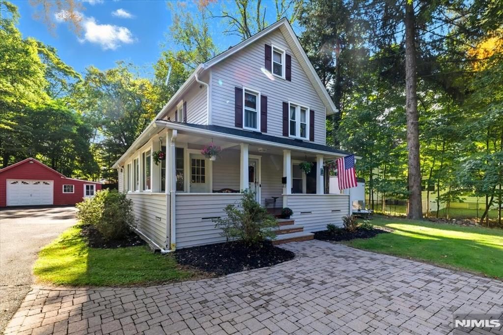 Photo of 528 Wyckoff Avenue, Ramsey, NJ 07446 (MLS # 25034711)