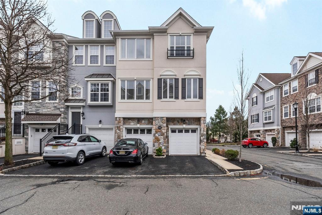1 Carrington Place, Clifton, New Jersey - 2 Bedrooms  
3 Bathrooms - 