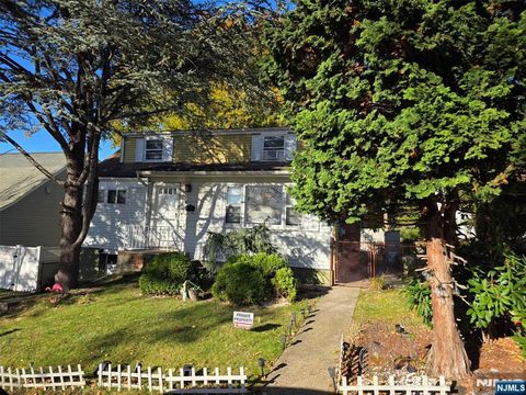 Photo of 27 End Ave, Bogota, NJ 07603 (MLS # 25039722)