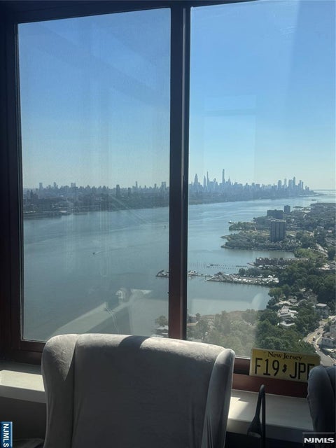 Photo of 100 Old Palisade Road #4105, Fort Lee, NJ 07024 (MLS # 26035088)
