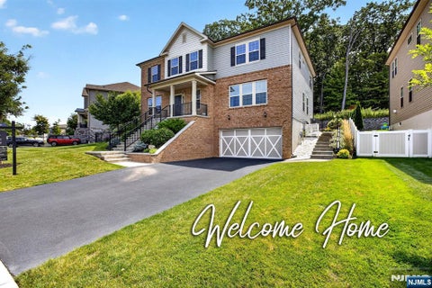 Photo of 22 Hilltop Drive, North Caldwell, NJ 07006 (MLS # 26032137)