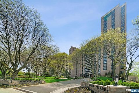 Photo of 1512 Palisade Avenue #19A, Fort Lee, NJ 07024 (MLS # 26011132)