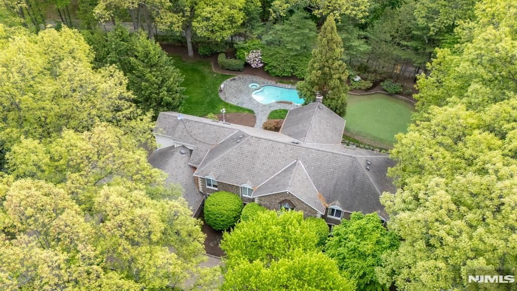 Photo of 24 Country Club Way, Demarest, NJ 07627 (MLS # 26010671)