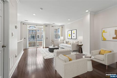 293 Roslyn Court West New York NJ 07093