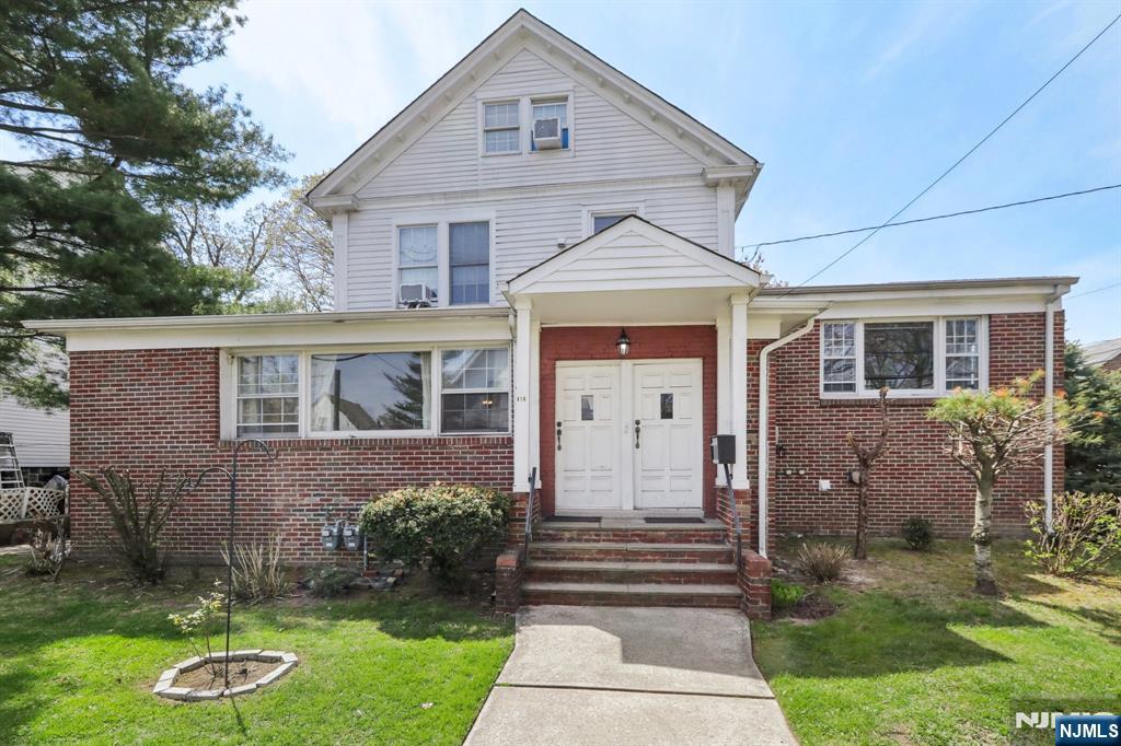 Property for Sale at 416 Bluff Road, Fort Lee, New Jersey - Bedrooms: 7 
Bathrooms: 6 
Rooms: 18  - $949,000