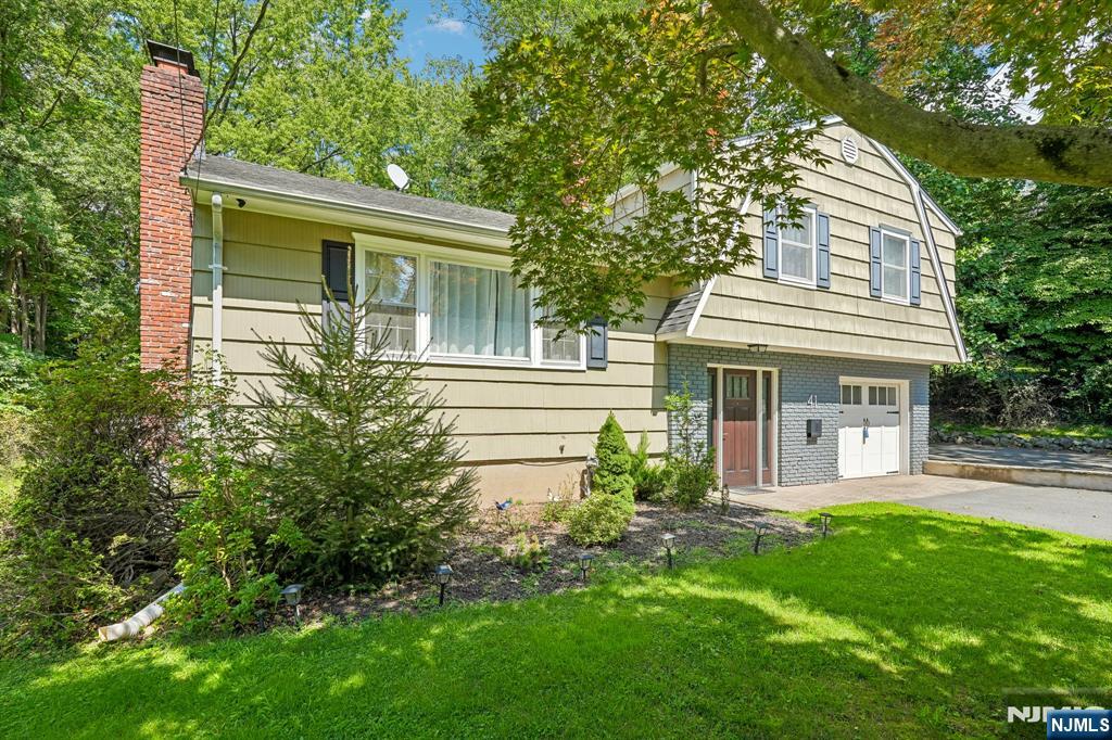 41 Magnolia Avenue