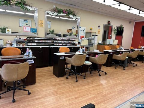 986 River Road Edgewater NJ 07020
