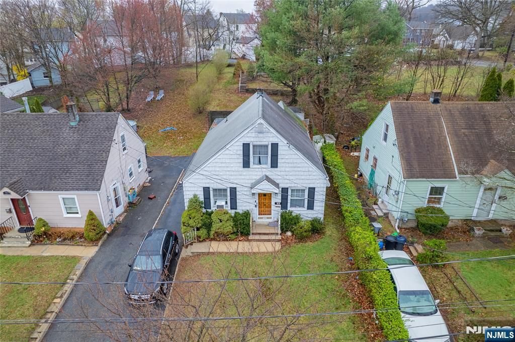 Photo of 23 Franklin Ave, Montclair, NJ 07042 (MLS # 26014356)