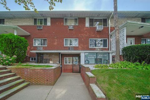 Photo of 1331 Anderson Avenue #FF, Fort Lee, NJ 07024 (MLS # 25028472)