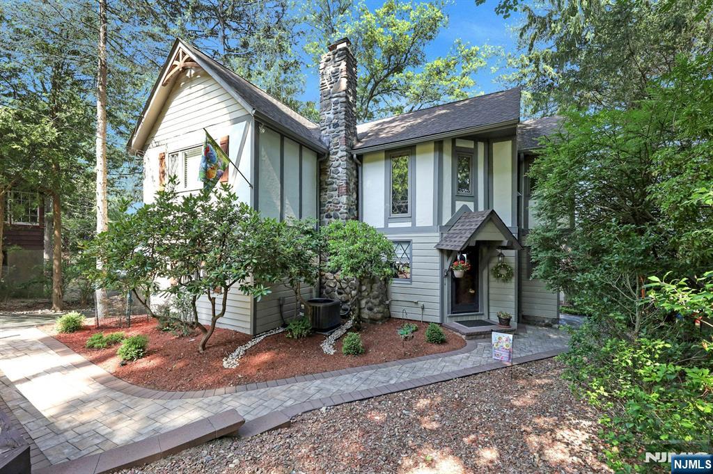 82 Maple Parkway