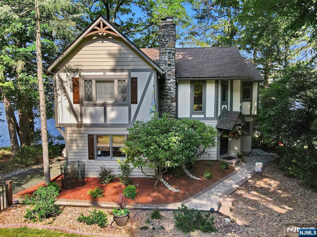 82 Maple Parkway
