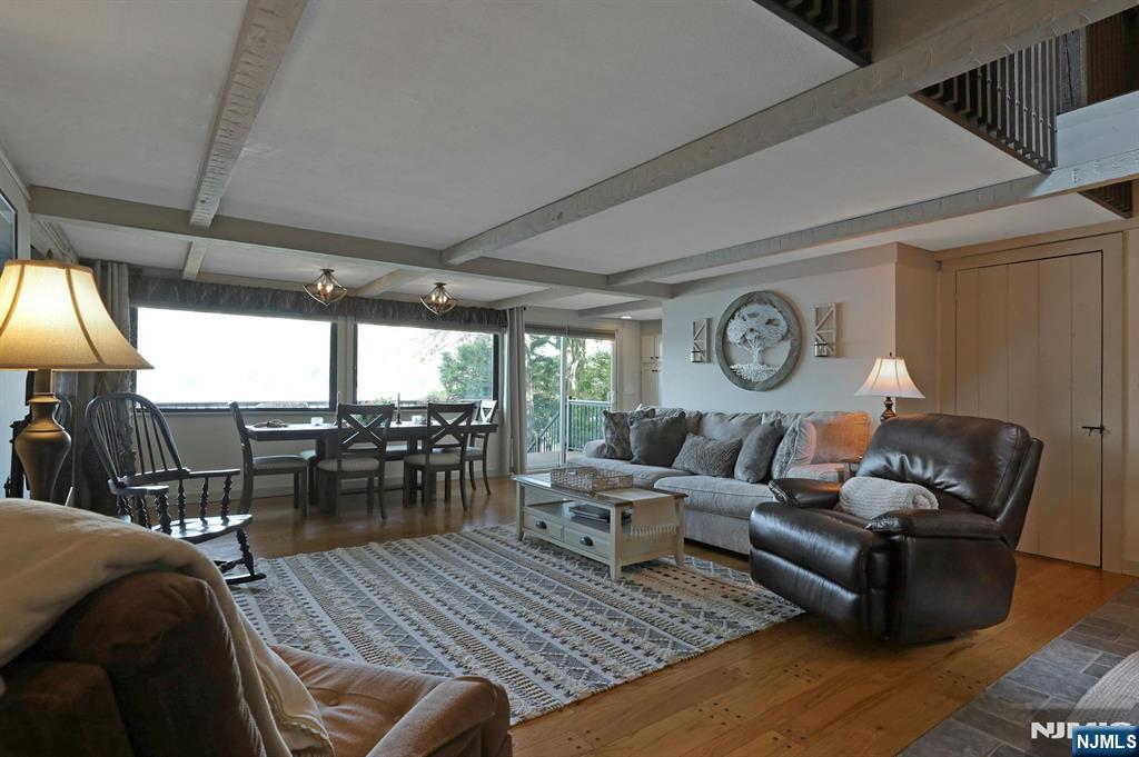 82 Maple Parkway