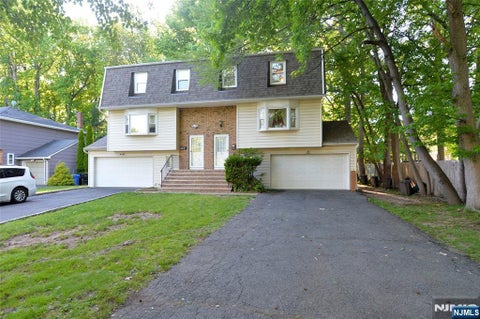 Photo of 85 Primrose Lane, Paramus, NJ 07652 (MLS # 26020778)