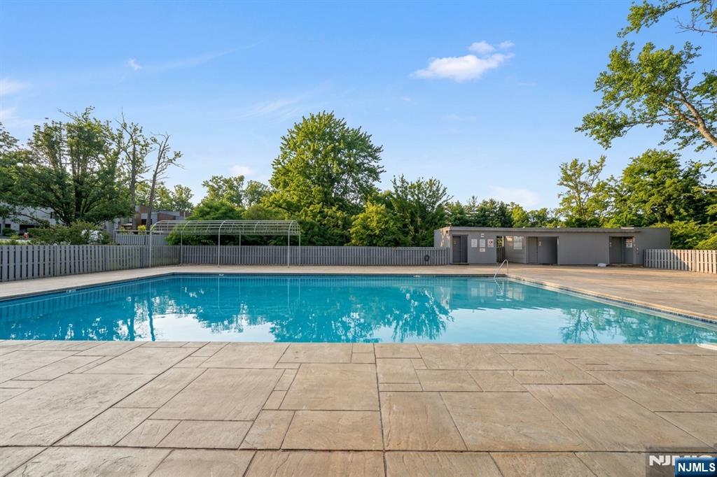 207 Pond Terrace 4D