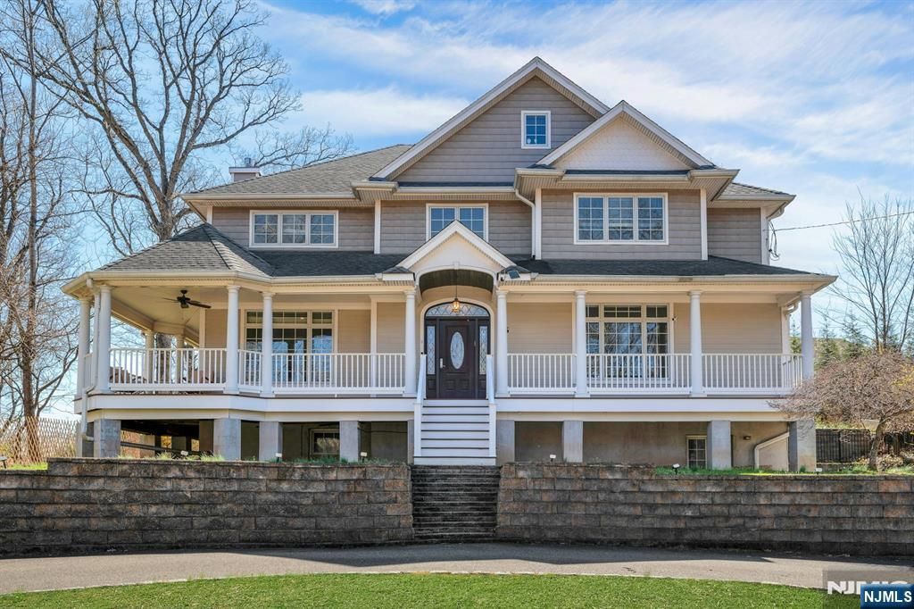 Photo of 26 Sunset Road, Livingston, NJ 07039 (MLS # 26011868)