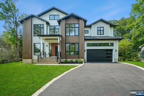 Photo of 83 Falcon Road, Livingston, NJ 07039 (MLS # 26030922)
