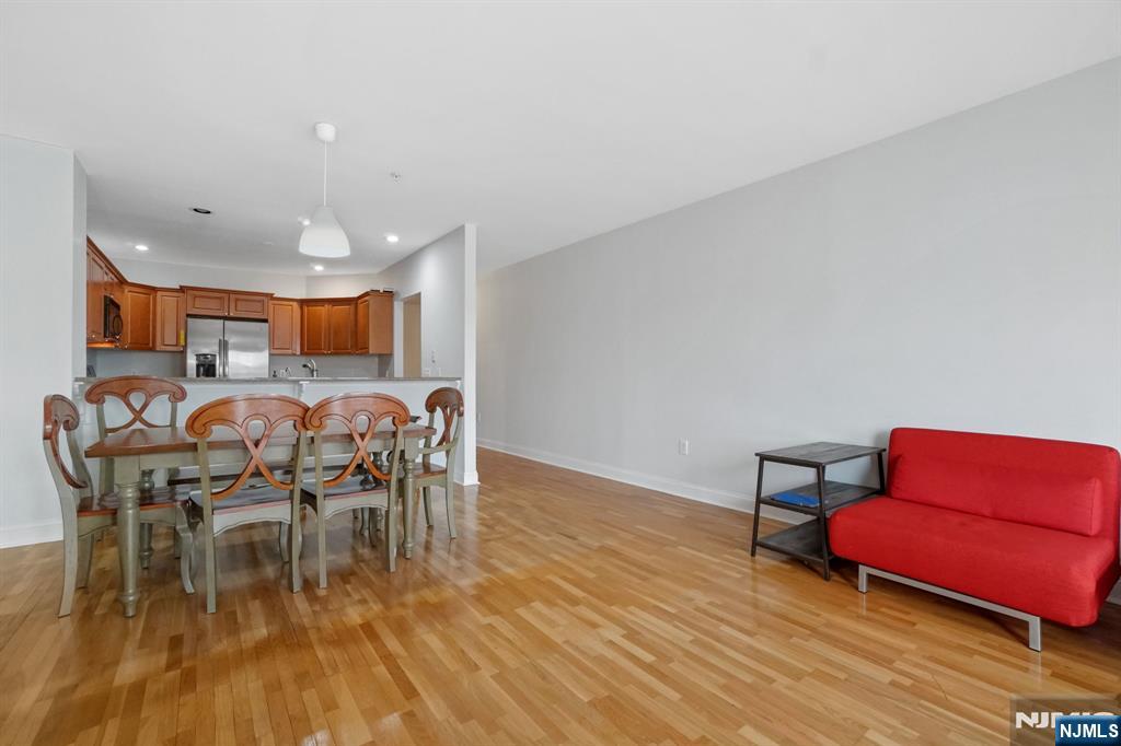 206 The Promenade 206