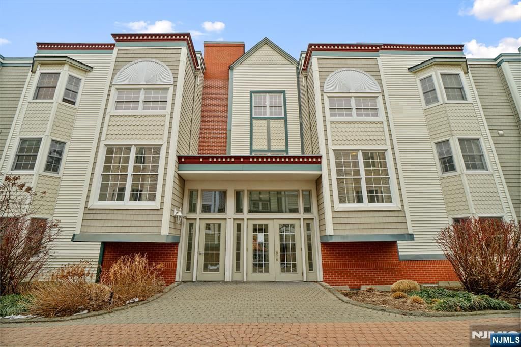 Photo of 206 The Promenade #206, Edgewater, NJ 07020 (MLS # 25030868)