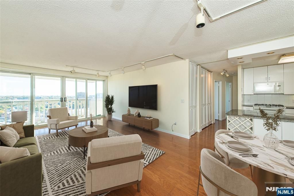 Photo of 555 North Avenue #21U, Fort Lee, NJ 07024 (MLS # 25037867)