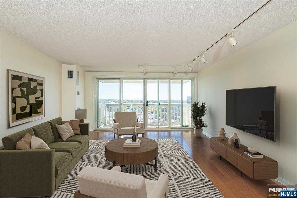 555 North Avenue 21U
