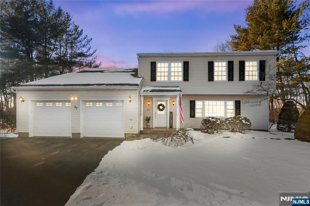 77 Rolling Ridge Road, West Milford, New Jersey - 4 Bedrooms  
3 Bathrooms  
10 Rooms - 