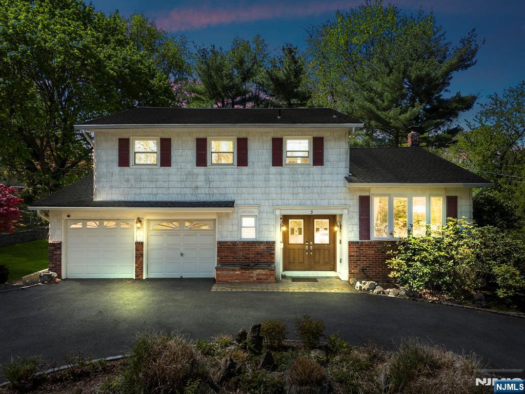 3 Rutgers Court, Roseland, New Jersey - 4 Bedrooms  
3 Bathrooms  
9 Rooms - 