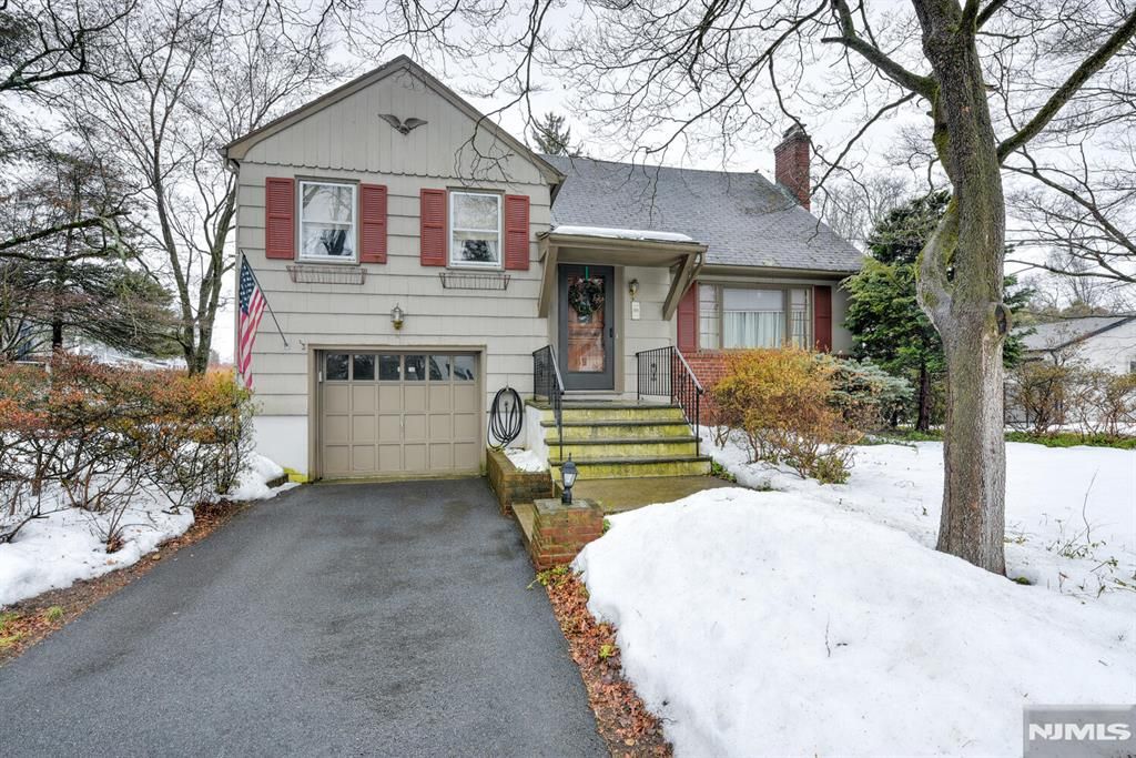 Photo of 30 Perrin Drive, Wayne, NJ 07470 (MLS # 26006033)