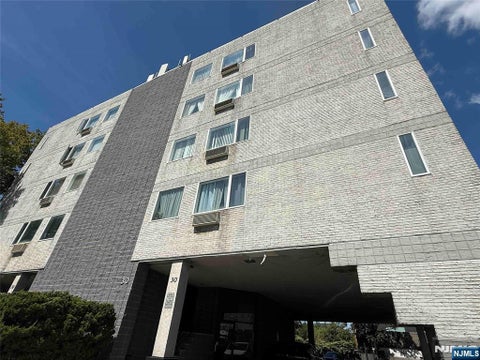 Photo of 30 Shafer PL #4D, Hackensack, NJ 07601 (MLS # 26036750)