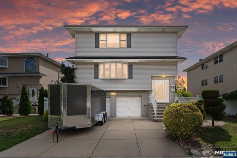 17 Acorn Road Secaucus NJ 07094