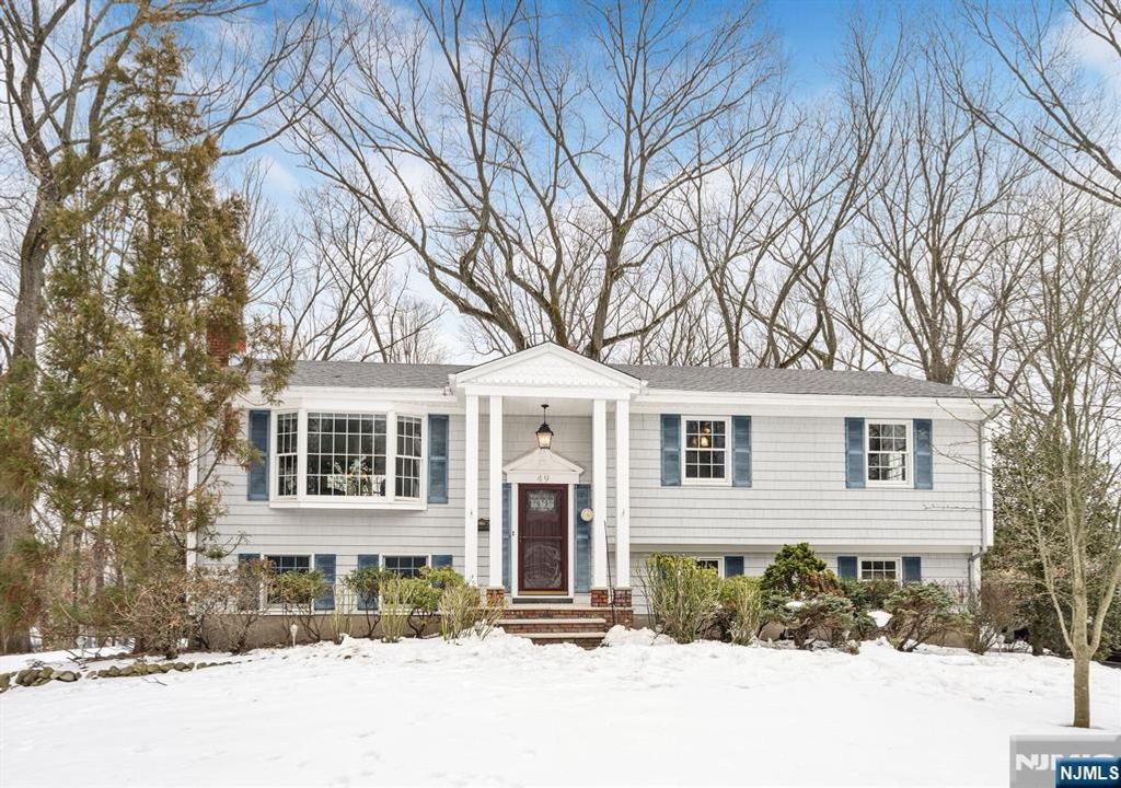 Photo of 49 School Street, Twp of Washington, NJ 07676 (MLS # 26005878)