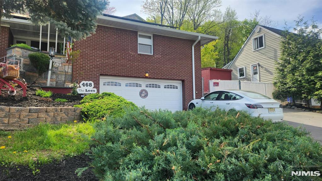 468 Oak Street