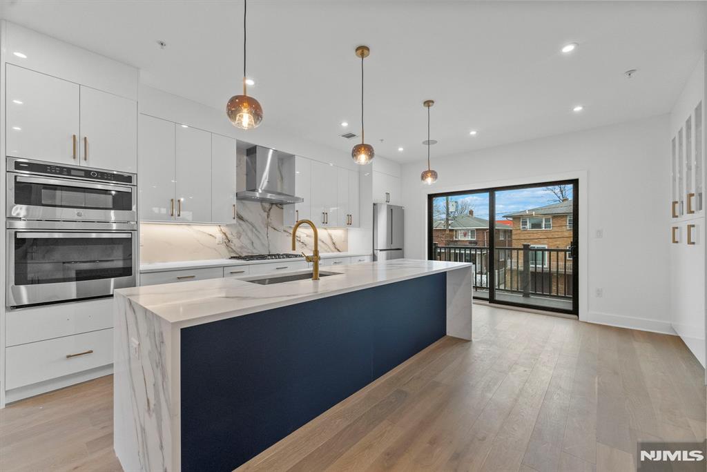 2026 Marguerite Street Right