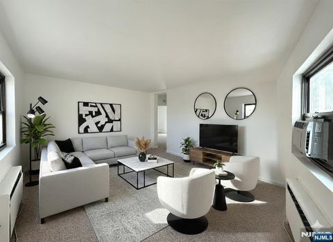 Photo of 3031 Edwin Ave #5C, Fort Lee, NJ 07024 (MLS # 25040930)