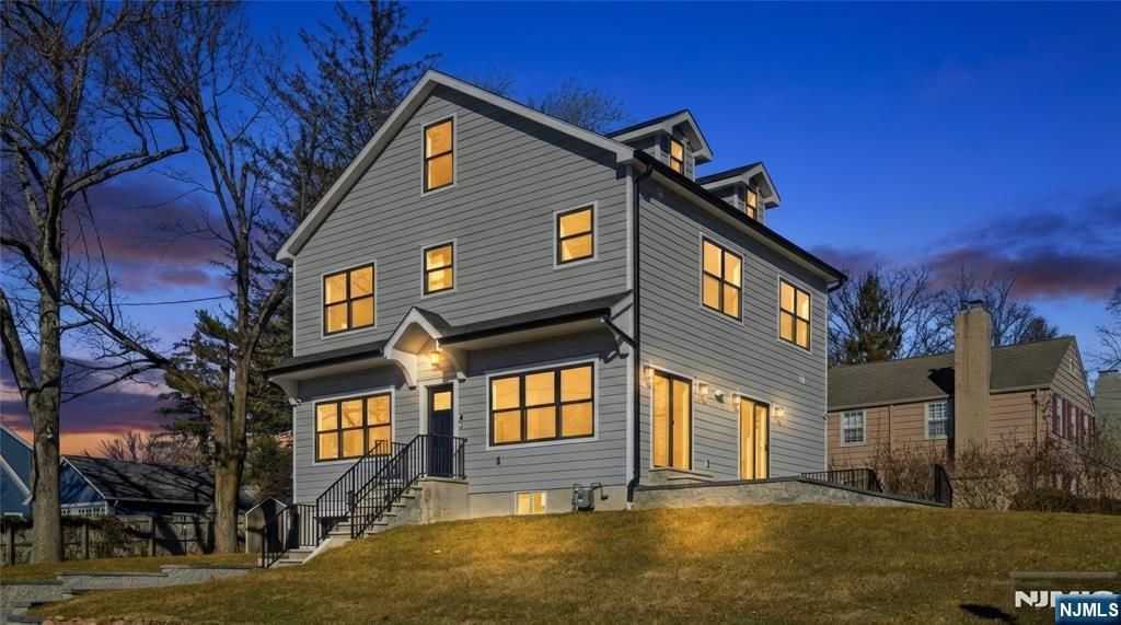 Photo of 4 Hilltop Way, Essex Fells, NJ 07021 (MLS # 26002109)