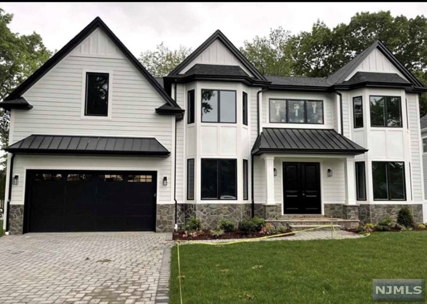 HUGE LOT! Amazing property with room for a pool and/or pool house. Brand new construction being built by top builder and architect!! Offering only the top finishes and craftsmanship. Over 6,000sf of finished space, 6 bedrooms, 5.5 bathrooms, 2 car garage, 2 story great room and a 2 story entry foyer, 10 foot ceilings on the 1st floor, open floor plan and much more. 10 year new home warranty will be provided! HOME UNDER CONSTRUCTION!!