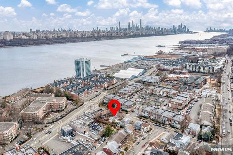 17 Garden Place Edgewater NJ 07020