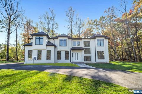 794 Blauvelt Street River Vale NJ 07675