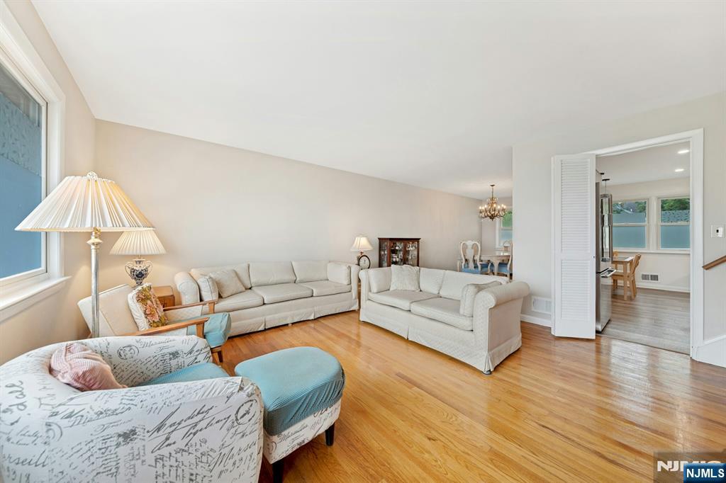 320 W Clinton Avenue